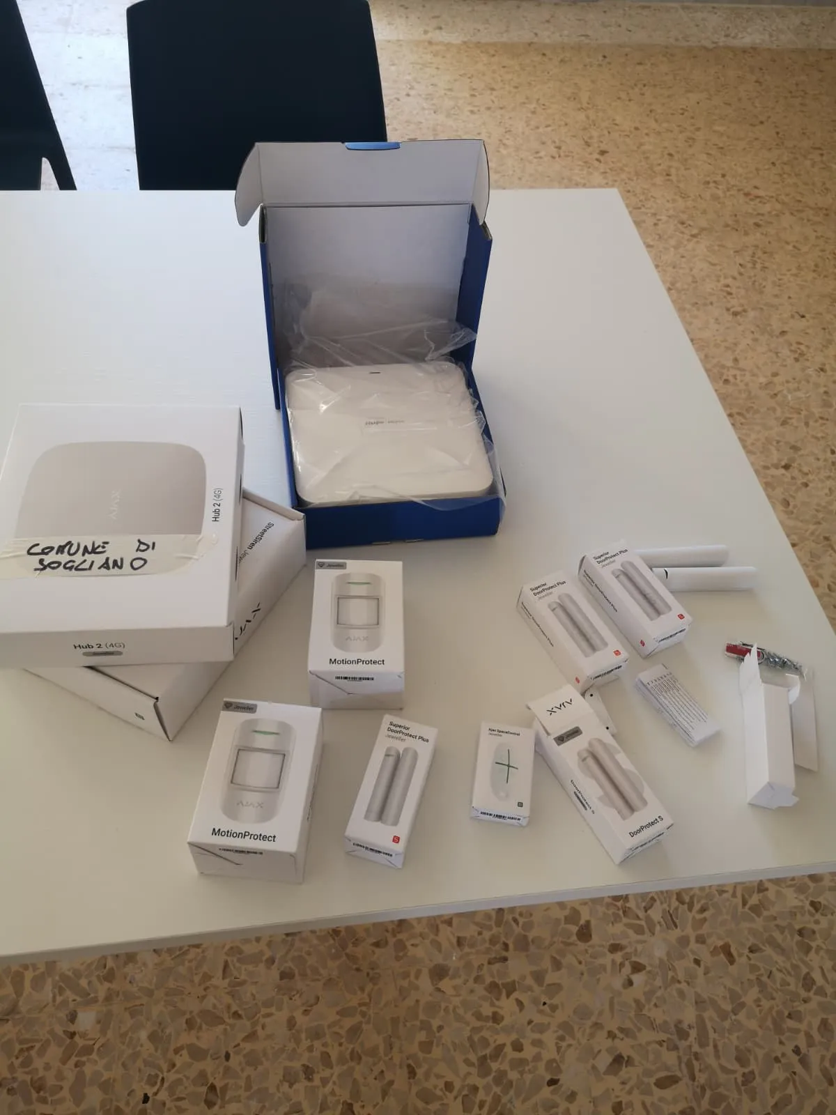 Kit allarme Ajax Hub 2 4G con sensori per Comune